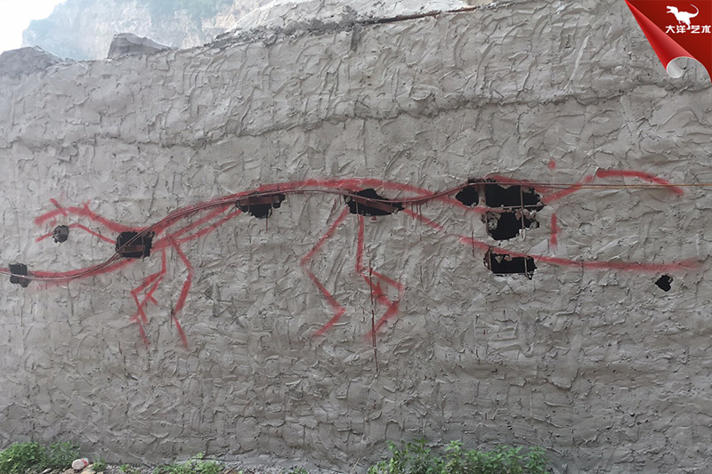 恐龙化石骨架，嵌入墙壁的恐龙化石挖掘模型