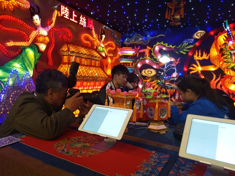 大学生艺术展现场