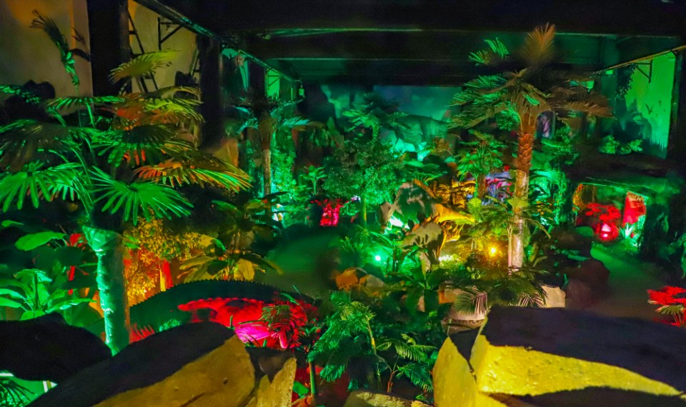 陕西商洛侏罗纪恐龙世界