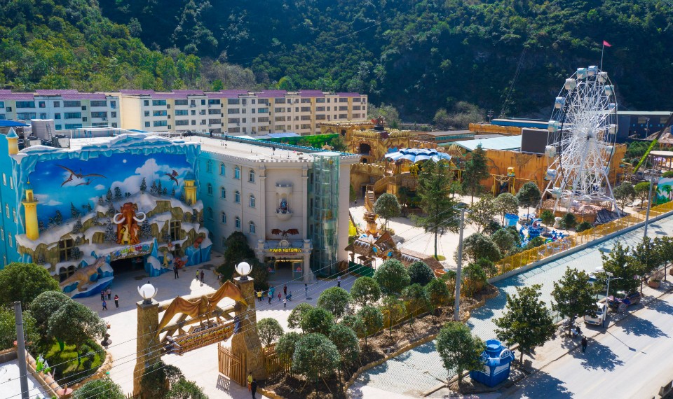 陕西商洛侏罗纪恐龙世界